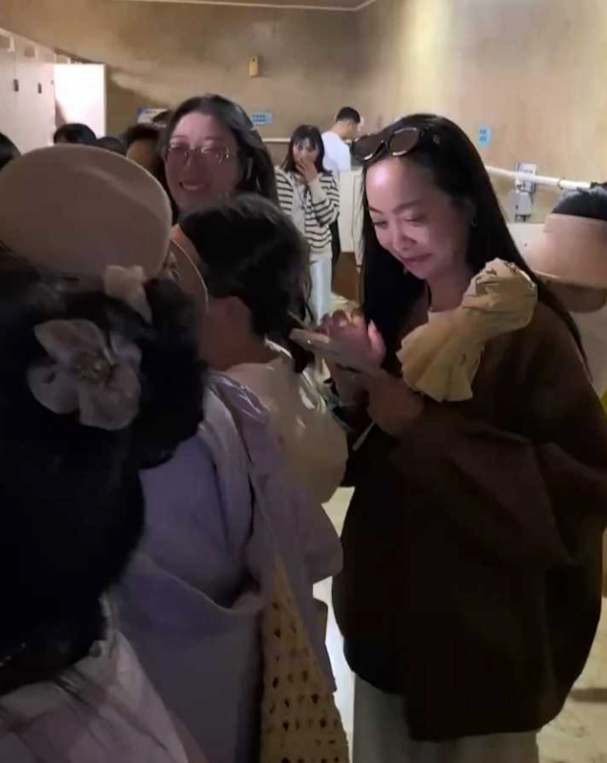景区女厕排长龙公然入侵男厕完整回顾！集美理直气壮甩锅管理 围观男生小便池拍视频现场曝光始末